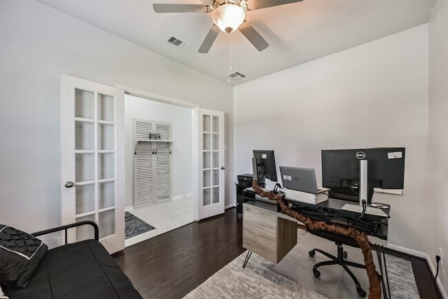 Building Photo - 10018 Chase Ct