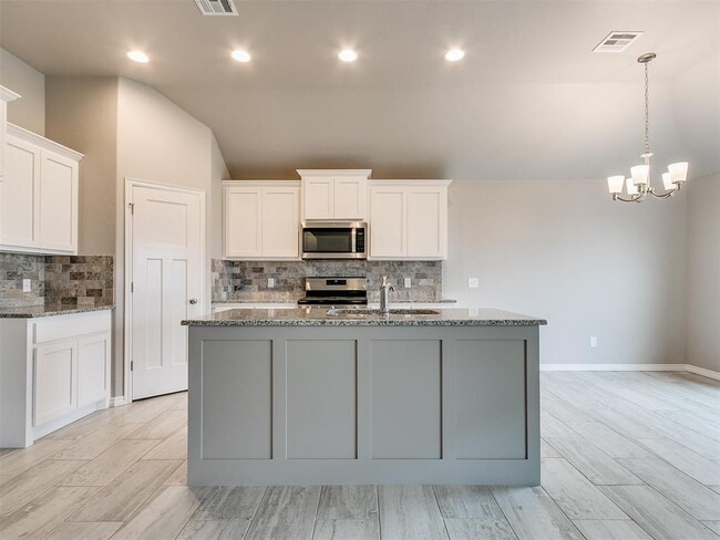 Building Photo - 2204 Wheatheart Dr
