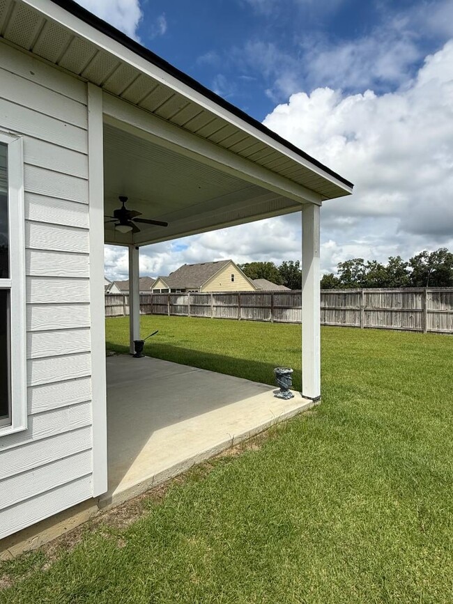 Building Photo - 345 Somers Ln