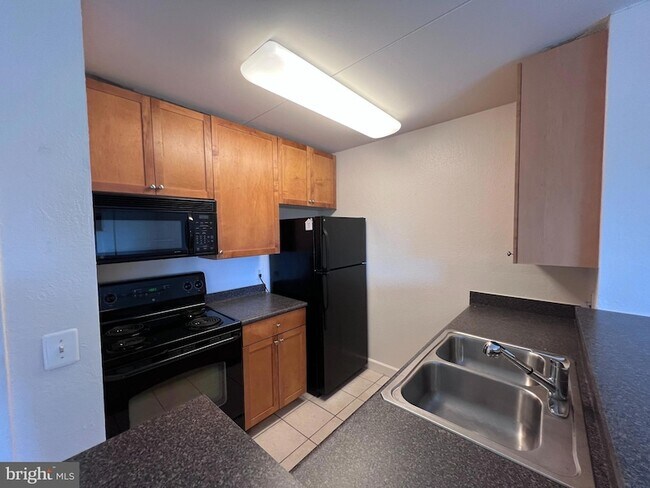 Building Photo - 75 S Reynolds St