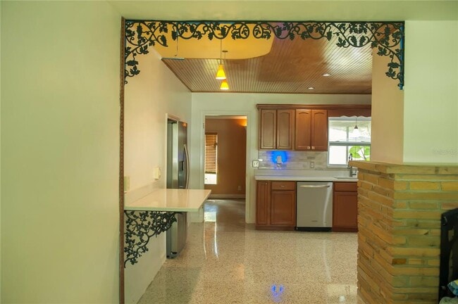 Building Photo - 904 Brookside Dr