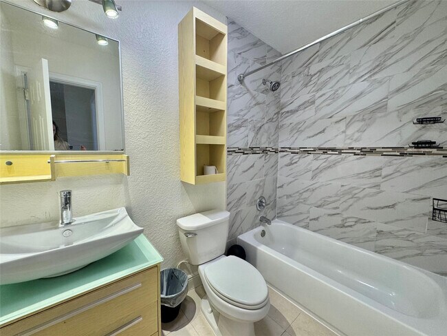 Building Photo - 660 NE 11th Ave