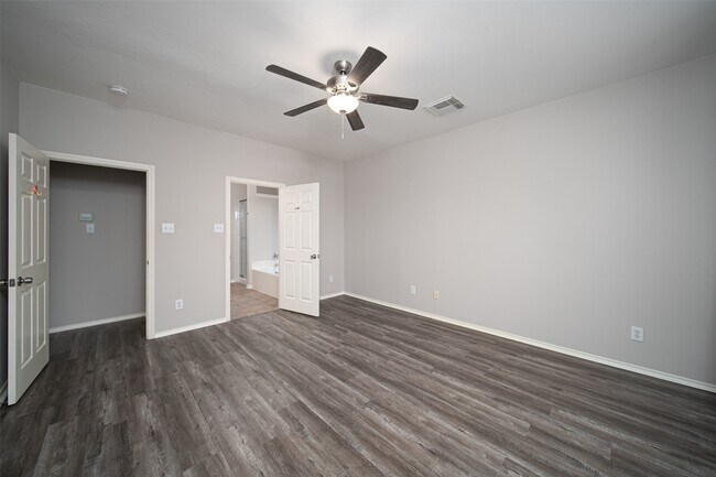 Building Photo - 3627 Midland Dr