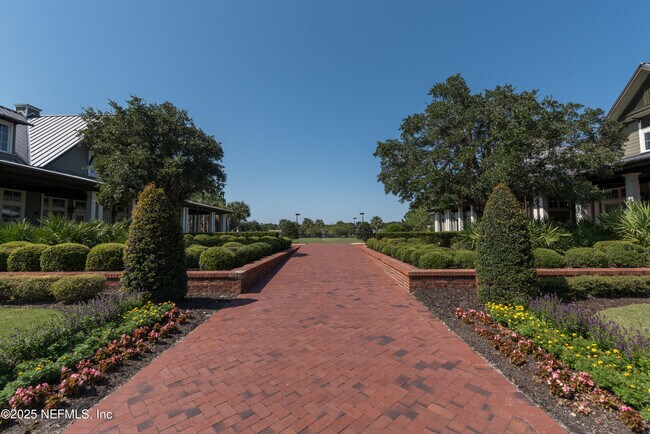 Building Photo - 243 Dahlia Falls Dr