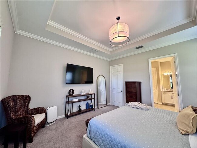 Building Photo - 380 Maraviya Blvd