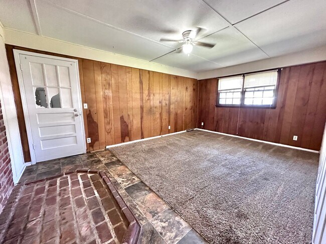 Building Photo - 3 Bedrooms, 2 Bathrooms - House in Armuchee!