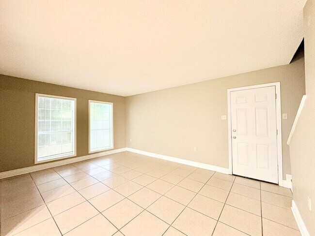 Building Photo - 403 Fox Run Ave