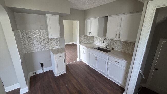 Building Photo - Stunning 4-Bedroom Home with additional Office/Flex Space and Modern Updates in Cleveland Heights