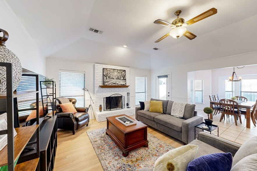 Building Photo - 941 Lakeridge Dr