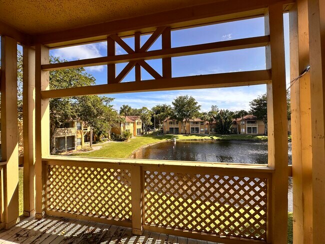 Building Photo - 4815 Via Palm Lakes