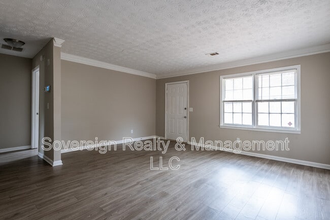 Building Photo - 467 Southern Way