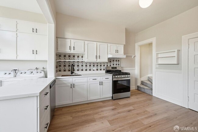 Building Photo - 1529 Hampshire St