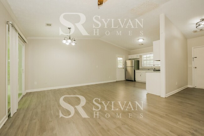 Building Photo - Immerse yourself in comfort and convenience