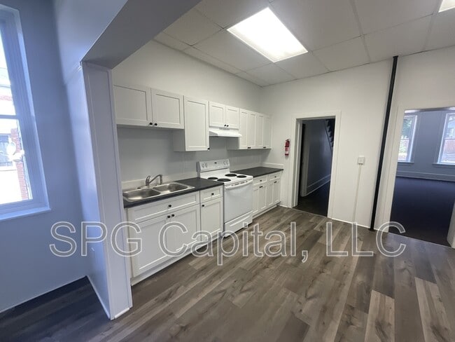 Building Photo - 38 S Penn St