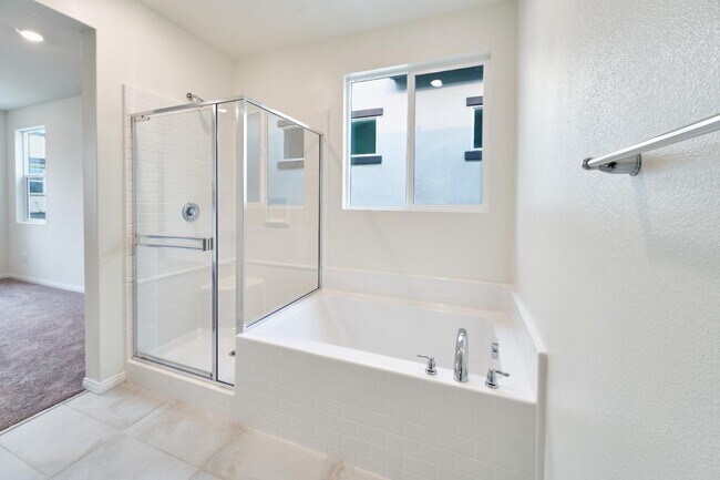 Building Photo - 729 Daniel Freeman Cir