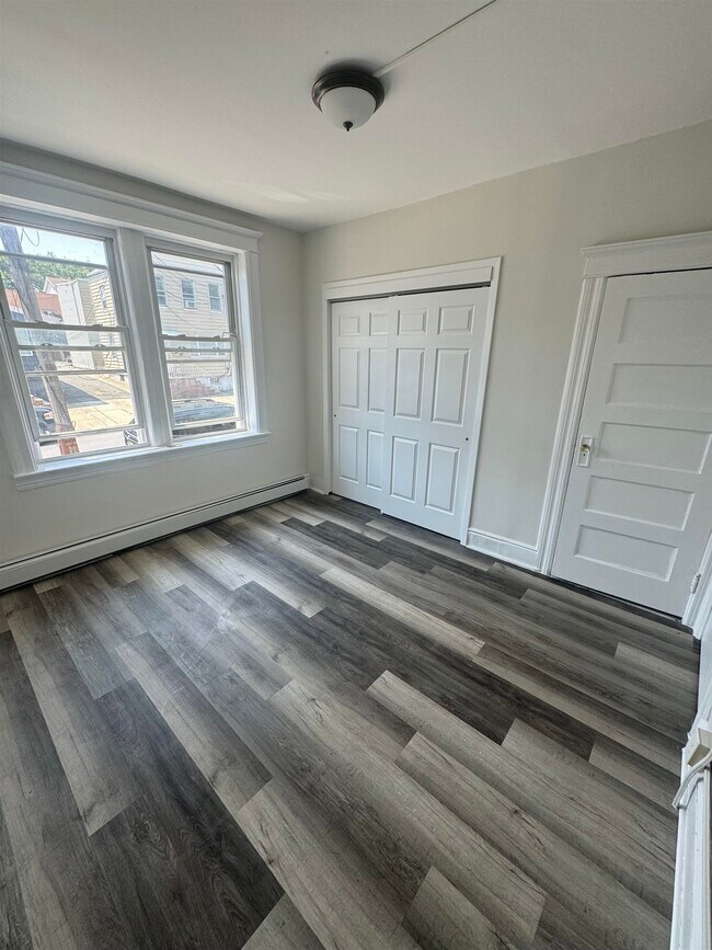 Building Photo - 934 Pavonia Ave