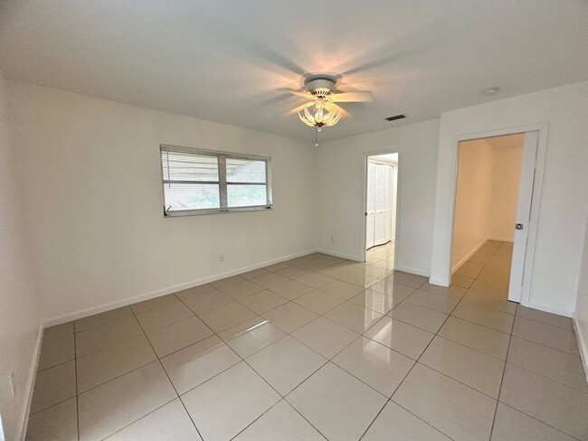 Building Photo - Charming 3 Bed, 2 Bath Pool Home in SE Cap...
