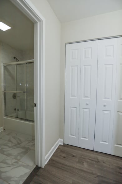 Building Photo - 5841 N Winthrop Ave