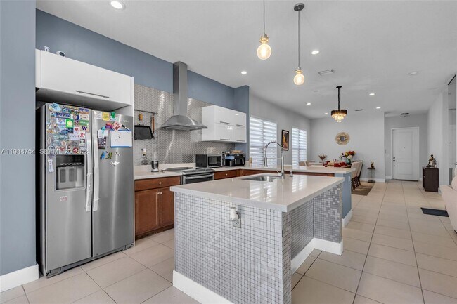 Building Photo - 3332 W 95th Terrace