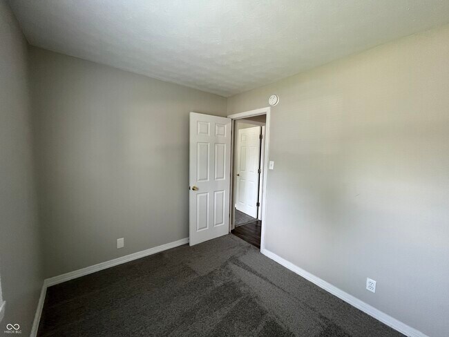 Building Photo - 3831 Bennett Dr