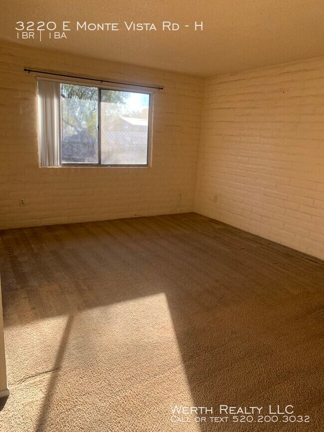 Building Photo - 3220 E Monte Vista Dr
