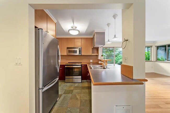 Building Photo - 2Bd/1Ba Seattle Condo
