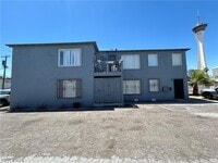 Building Photo - 1711 Santa Paula Dr