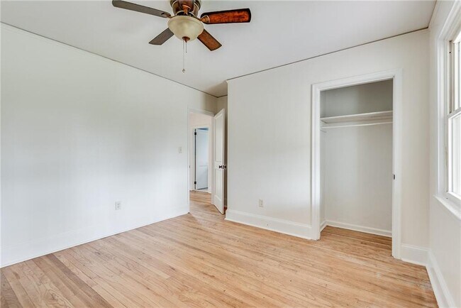 Building Photo - 1287 Eastland Rd SE