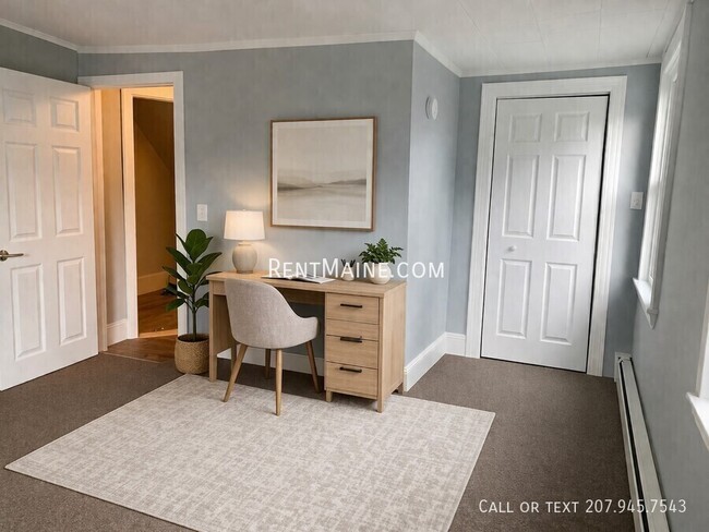 Building Photo - 496 Main St