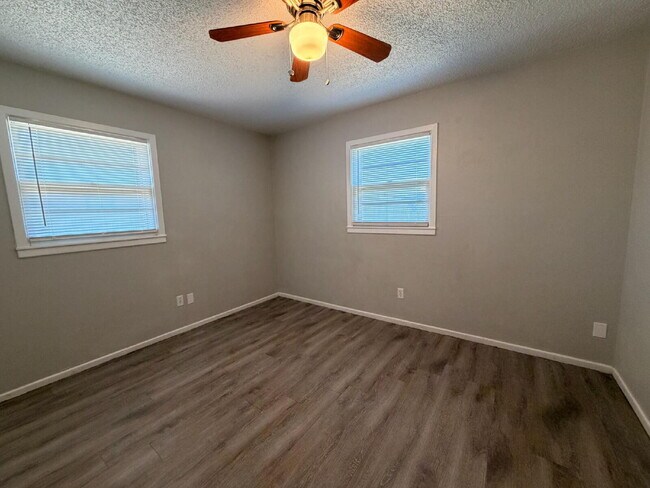 Building Photo - "Charming 3-Bedroom Home with 2 Full Baths in Lubbock – Your Perfect 1,380 Sq. Ft. Retreat!"