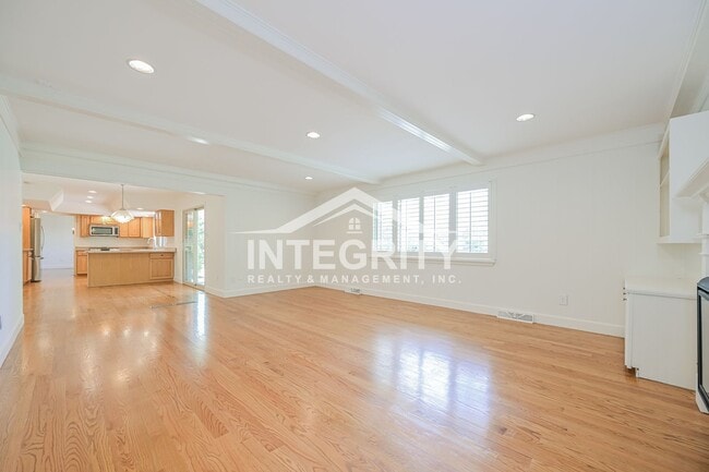 Building Photo - 5051 W Portland Dr