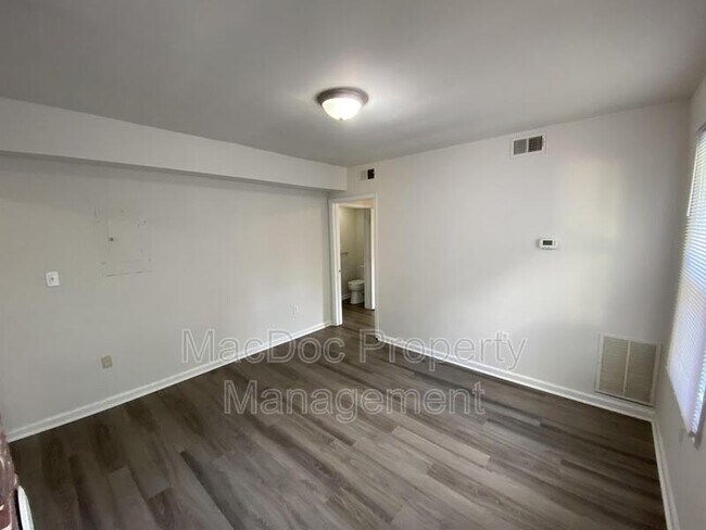 Building Photo - 511 Willis St