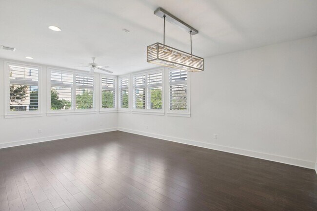 Building Photo - 908 Nueces St