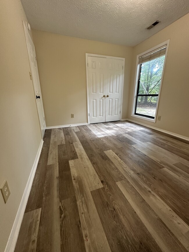 Building Photo - 1866 Tryon Dr