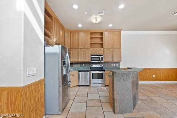 Building Photo - 819 James St