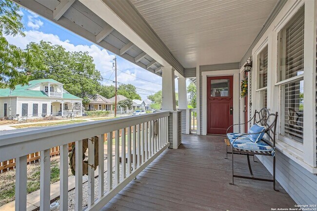 Building Photo - 912 Burnet St