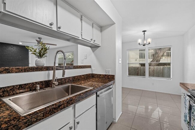 Building Photo - 4413 Whispering Valley Dr