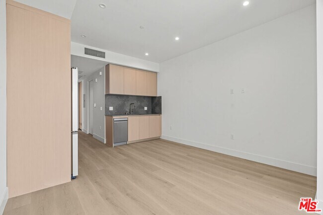 Building Photo - 1808 Lincoln Blvd