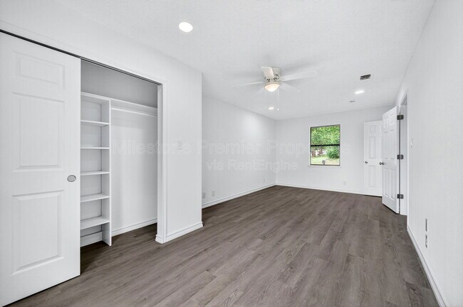 Building Photo - 701 E Morton St