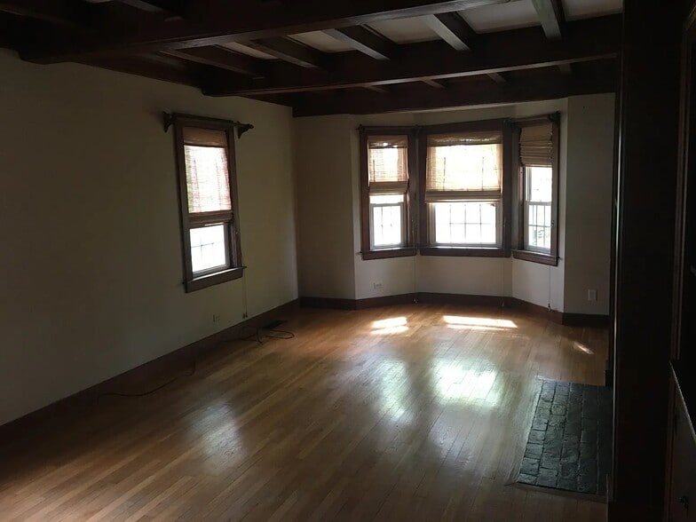 Building Photo - 540 Concord St