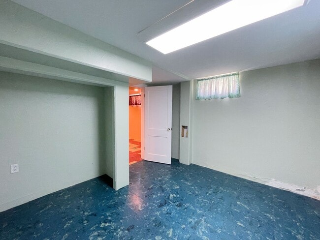 Building Photo - 2 bedroom home with finished basement