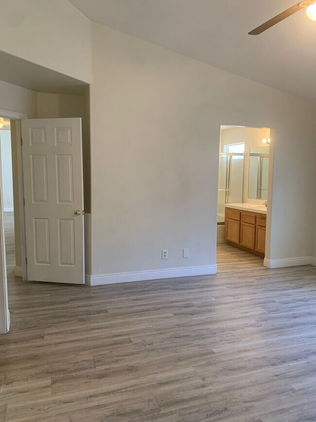 Building Photo - Single Story 3 Bedroom Home for Rent