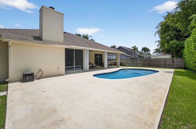 Building Photo - 13656 Carlton St