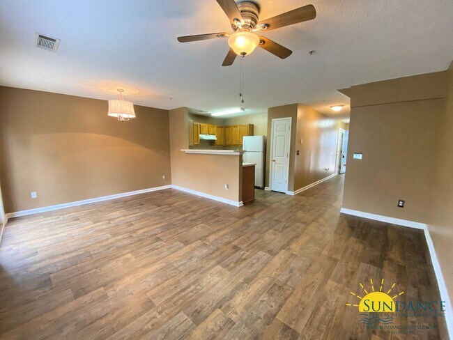 Building Photo - Beautiful 3 Bedroom Townhouse in Crestview!