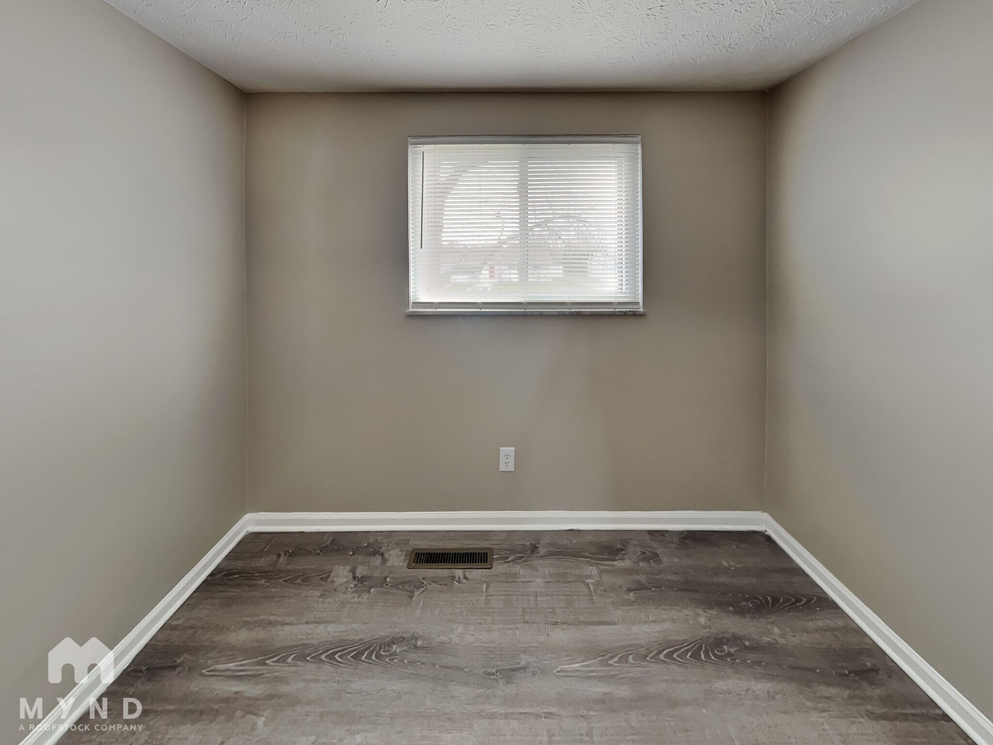 Building Photo - 4539 Paxton Dr S