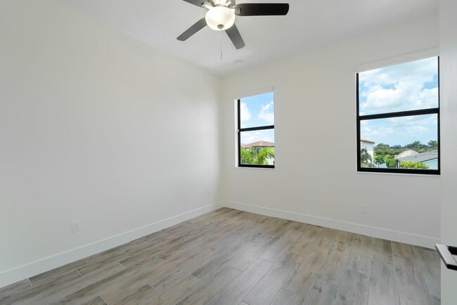 Building Photo - 5447 Starfish Rd