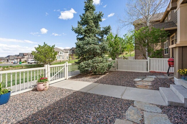 Building Photo - 3 Bedroom, 3 Bth Townhome with 2 Car Garage