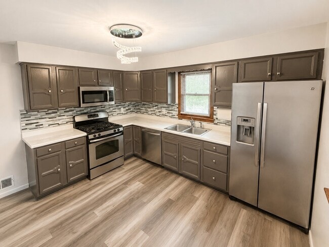 Building Photo - 3818 Towle Ave