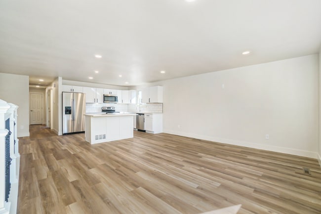 Building Photo - 100 Sunflower Dr