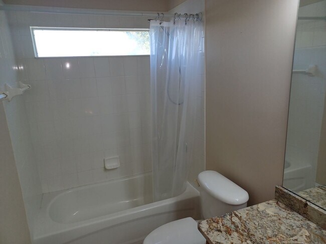 Building Photo - Gorgeous 3 BR 2 BA Lake View Rental